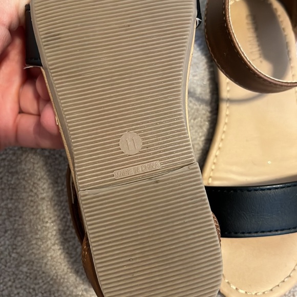 Old Navy Shoes - Picture 4 of 4